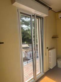 Infisso-alluminio-mod.-Lunica-interno-Ral-9010