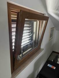 Infissi-in-PVC-colore-Rovere-apertura-wasistas