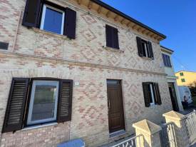 Persiana-in-alluminio-RAL-8017-stecca-orientabile-Telaio-3-lati