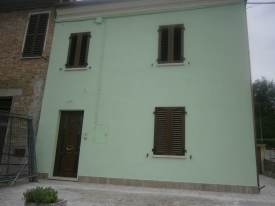 Persiane-in-PVC-colore-Noce-stecca-orientabile