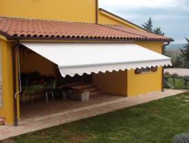 Tenda-a-bracci-estensibili-su-barra-quadra